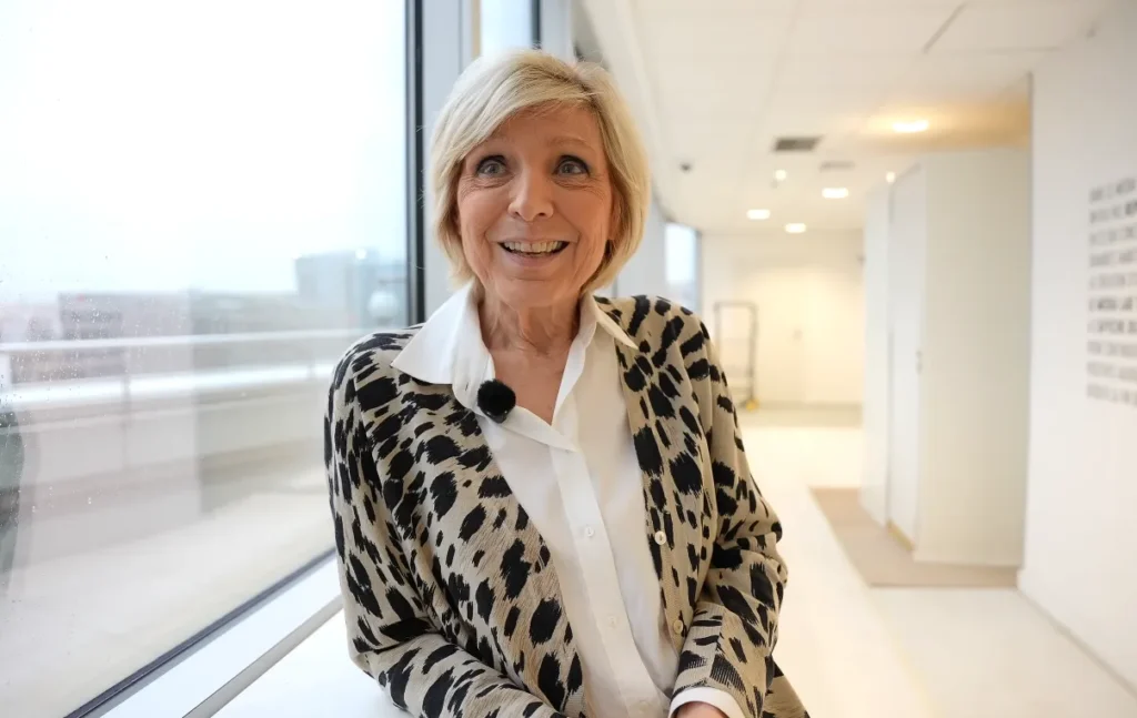 évelyne dhéliat salaire