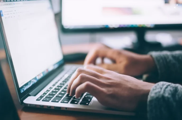 Plagiat de contenu en ligne : comment protéger vos articles et vos photos sur le web ?